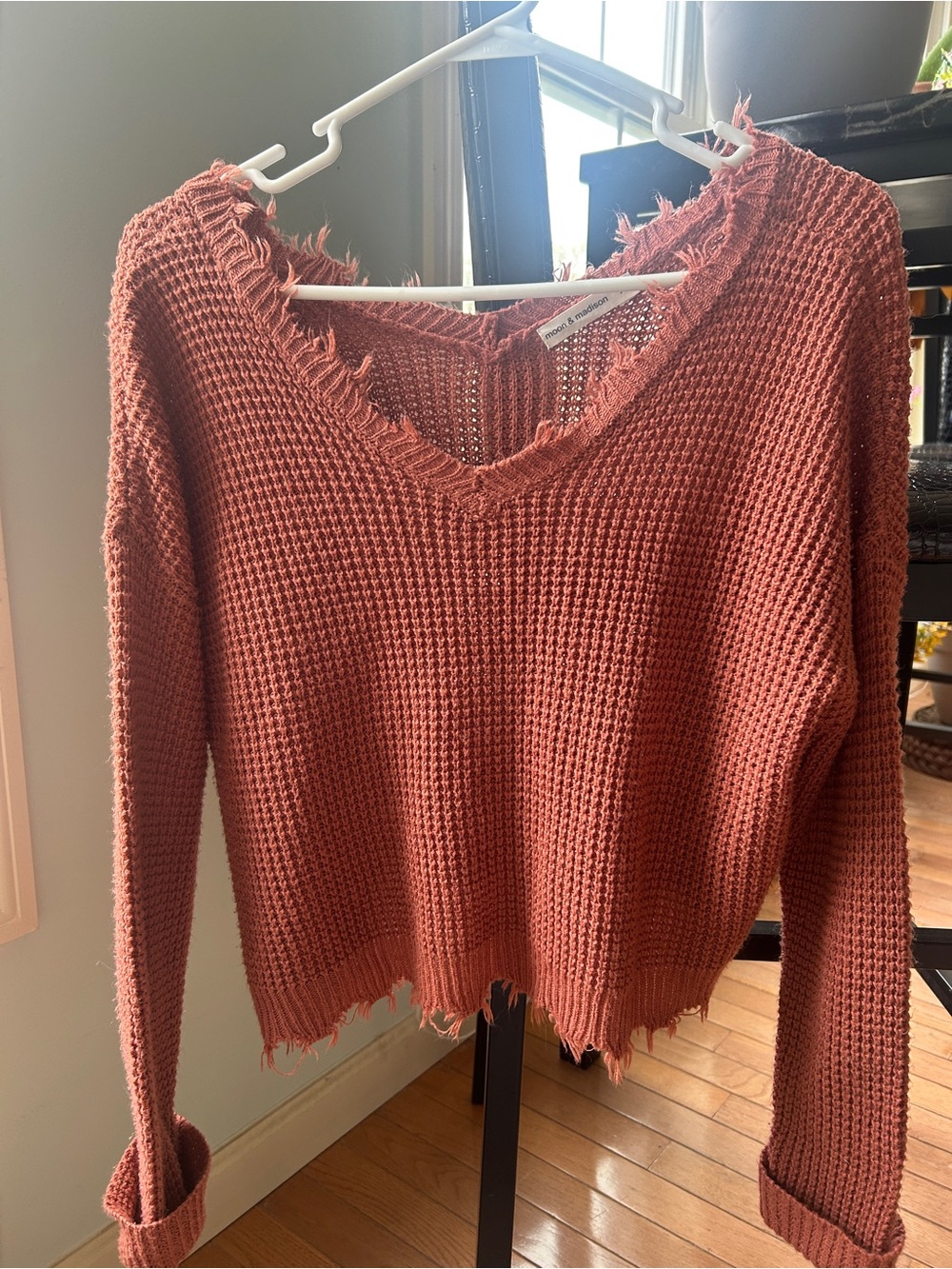 LNC Moon & Madison frayed edge destroyed cropped sweater